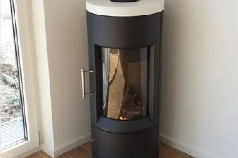 Beispielbild fertig eingebauter Kaminofen